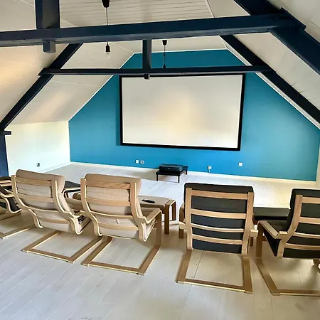 Cosy With Cinema Holiday home